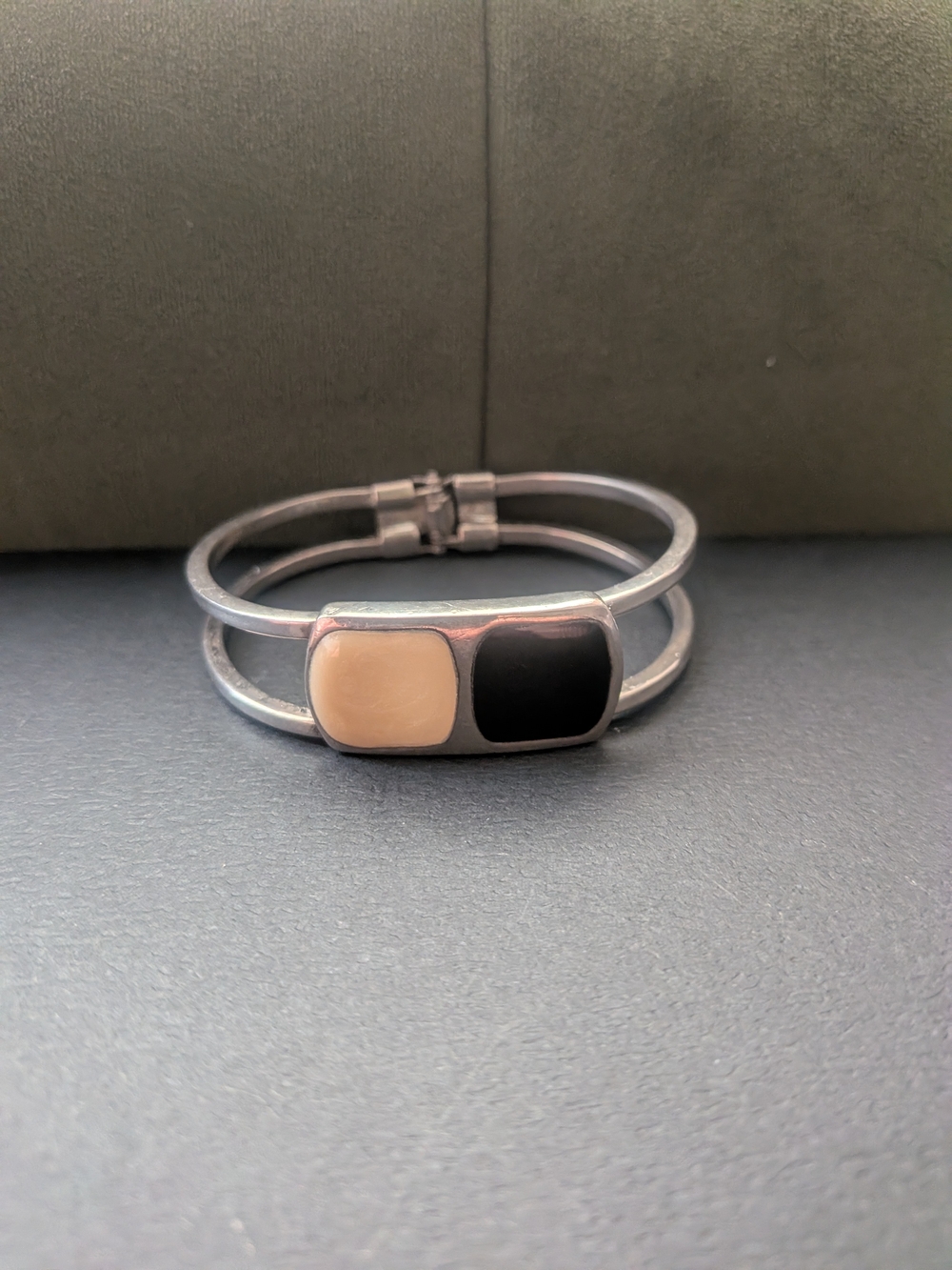 Vintage Silver Tone Hinged Bangle Bracelet Black & Cream Inlay